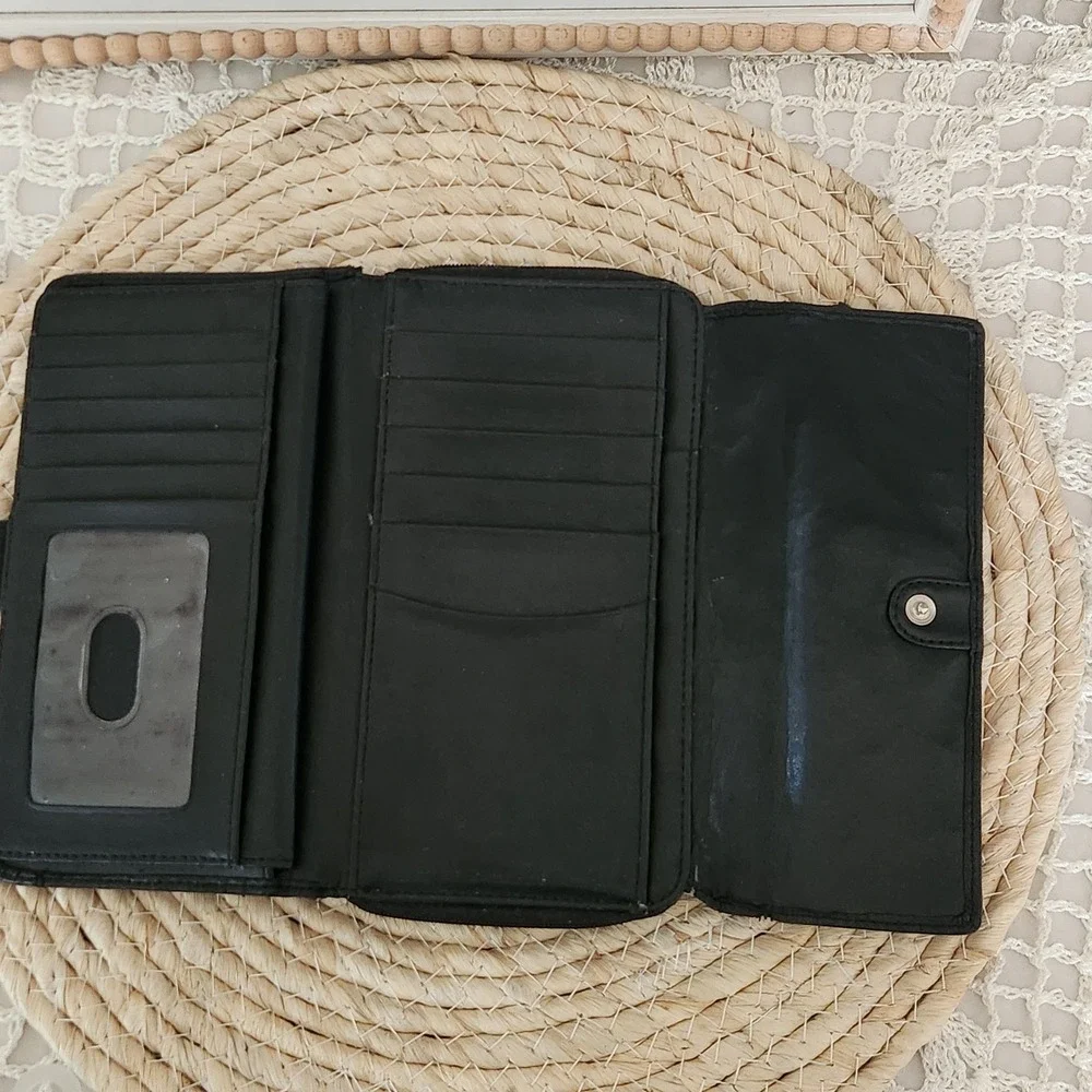 Wilsons Leather Black Trifold Checkbook Wallet Gold Logo ID Window Zip Pocket